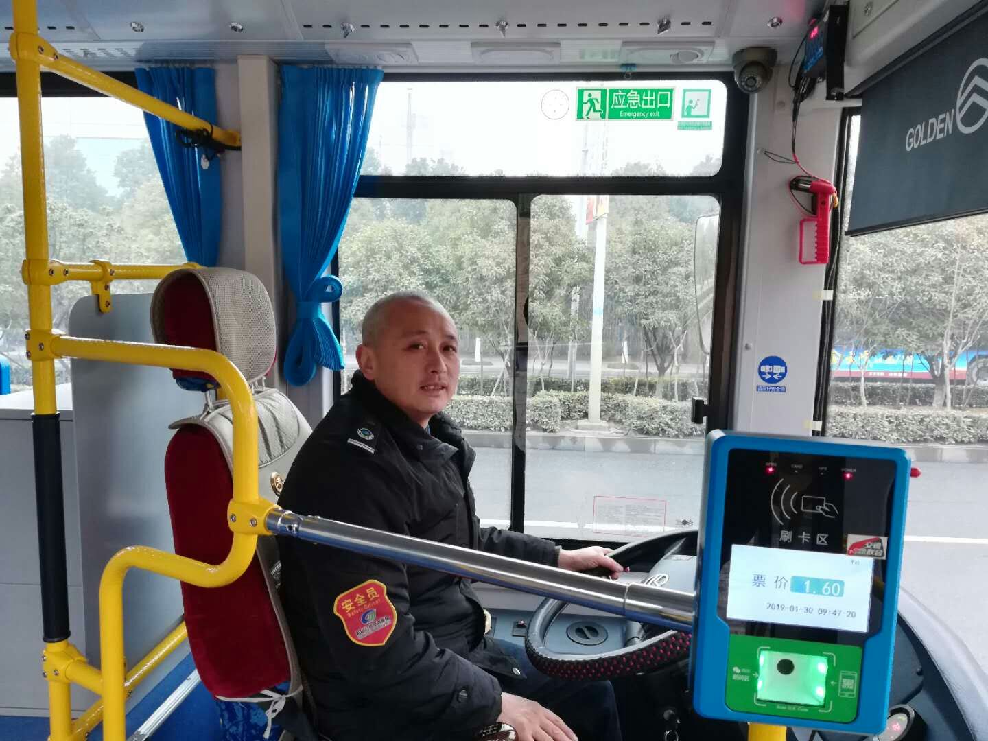 湖北-荊門(mén)公交集團(tuán)-寧飛（疫情前工作照）.jpg